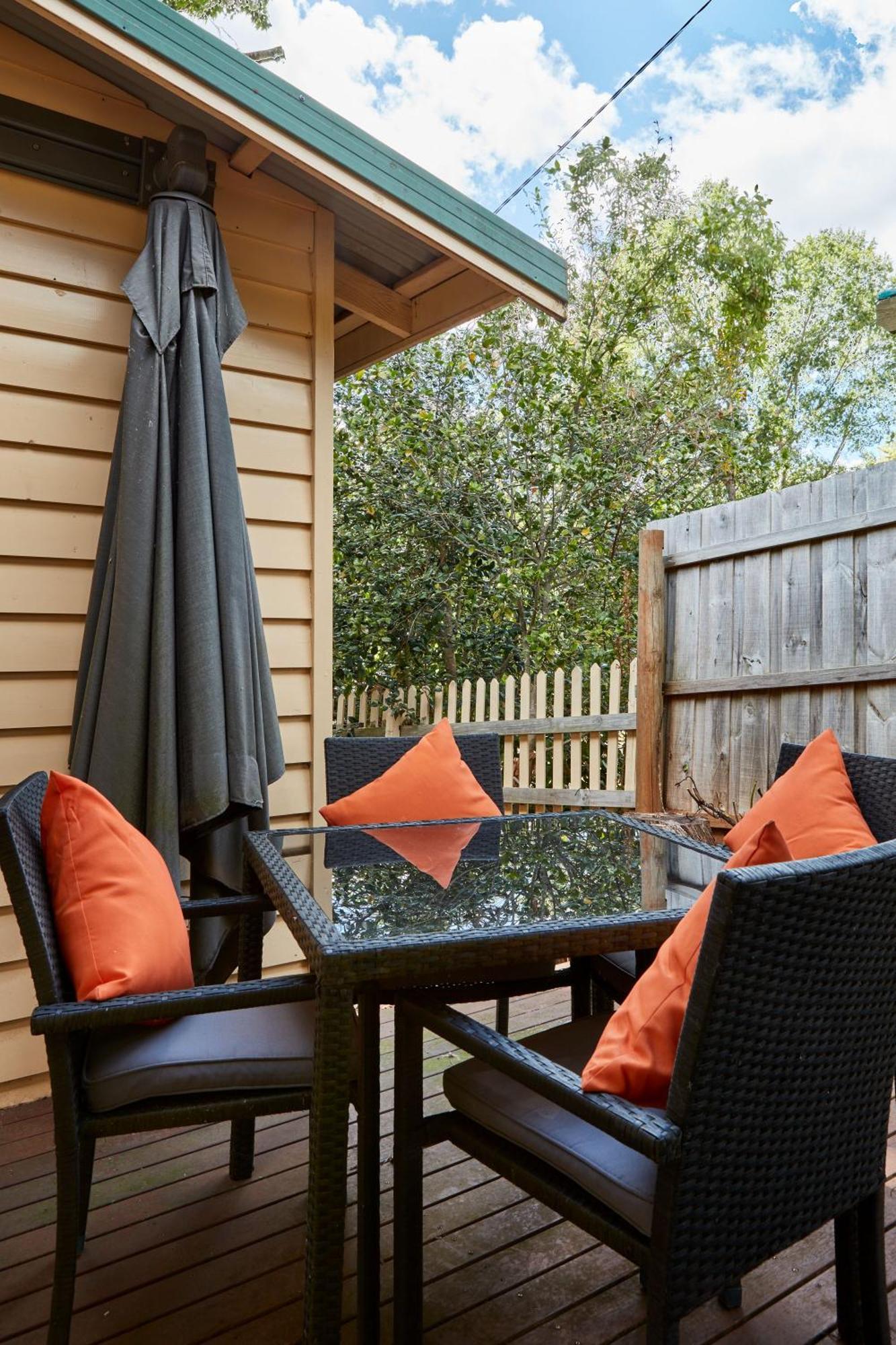 Tiffany'S Cottages Bright Exterior foto