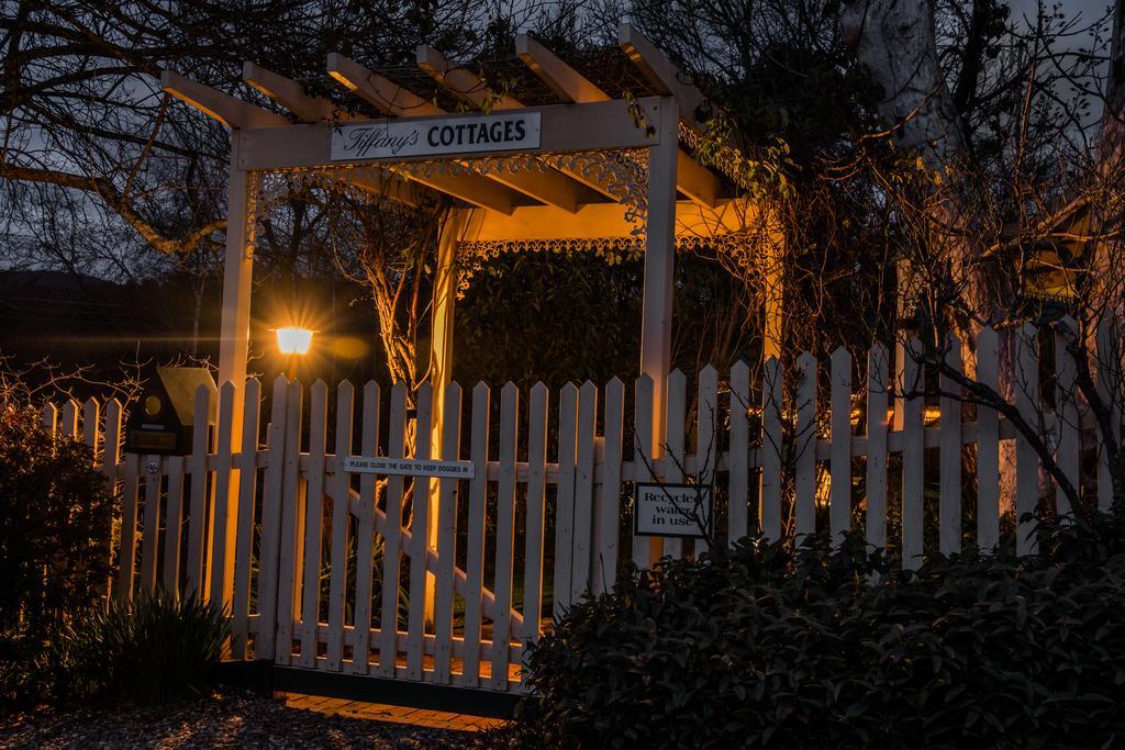 Tiffany'S Cottages Bright Exterior foto